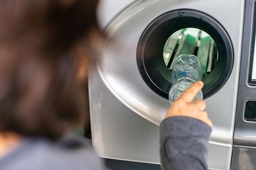 Demnächst auch in Spanien im Einsatz: Rücknahmeautomaten für Getränkeflaschen (Foto: PantherMedia / tutye)