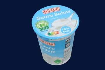 Seit Anfang des Jahres bei Aldi Süd erhältlich: Mopro-Becher mit 30 Prozent Rezyklatanteil (Foto: Ineos Styrolution / Theo Müller)