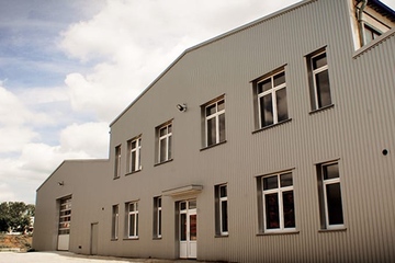 Hier bündelt der Kunststoffverarbeiter die europäische Produktion: Das Werk in Borek bei Dacice (Foto: Gaudlitz)