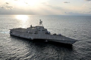 Kein Platz für den Welthandel: US-Kriegsschiff im Roten Meer (Foto: US-Navy)