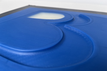 Folien der Kraibon-Reihe: Sie verbessern die Eigenschaften von Verbundwerkstoffen in Bezug auf Akustik, Leichtbau, Splitter- und Aufprallschutz (Foto: Biesterfeld)