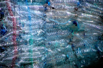 Gewaltige Mengen: Die weltweite Kunststoffproduktion steigt – und das Gros kommt aus Asien (Foto: Pexels, Magda Ehlers)