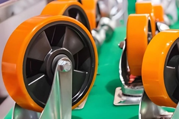 PUR-Gießelastomere unter anderem für Rollen und für den Einsatz unter schwierigen Bedingungen sind die Spezialität der Briten (Foto: Notedome)