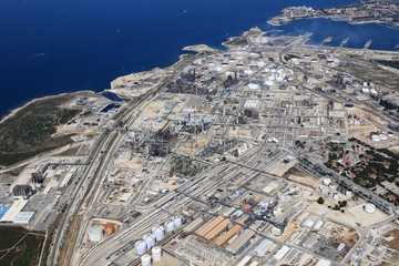 Wird auch mit Staatsgeldern modernisiert: Cracker-Standort im französischen Lavera (Foto: Ineos)