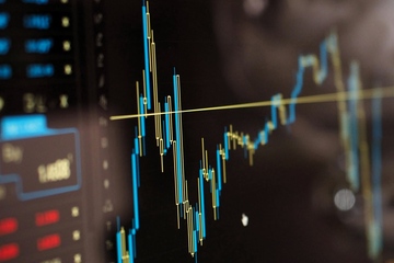 Langsam wieder bergauf? Die europäische Kunststoffindustrie  ist noch unsicher (Foto: Pexels/energepic.com)