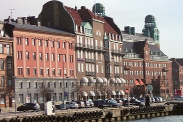 Direkt am Hafen von Malmö: Die Konzernzentrale des schwedischen Compoundeurs (Foto: Hexpol)