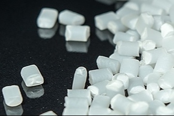 Soll mit einem dreistelligen Aufschlag versehen werden: Polystyrol der Marke „Styron” (Foto: Trinseo)