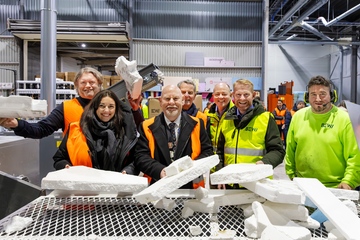 Gute Laune: Lokalpolitiker und Unternehmensvertreter bei der Eröffnung der Anlage in Fredrikstad (Foto: Bewi)
