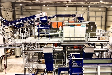 Vor dem Brand: Die Sortier- und Recyclinganlage in Eicklingen (Foto: Source One Plastics)