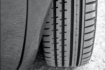 … gib (weniger) Gummi! Umsatz und Absatz der Hersteller von Reifenmaterialien sind im Minus (Foto: Pexels/MikeB)