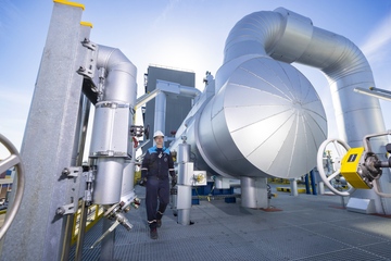 Quo vadis, Covestro? Mitarbeiter vor Reaktor in Dormagen (Foto: Covestro)