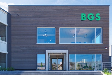 Außenansicht des BGS-Hauptsitzes in Wiehl: Investitionen in Modernisierung und Kapazitätsausbau geplant (Foto: Markus-Steur_Freyler)
