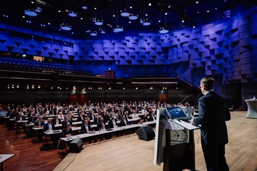 Volles Haus: IKV-Leiter Prof. Dr. Christian Hopmann bei der Eröffnung des diesjährigen Kolloquiums in Aachen (Foto: IKV/DF.Fotografie)