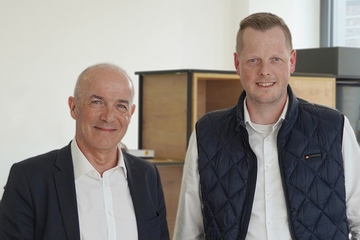 Arbeiten künftig zusammen: Feddersen-Geschäftsführer Dr. Stephan Schnell (links) und Christoph Schneider, Europa-Vertriebsleiter bei Jilin Joinature Polymer (Foto: K.D. Feddersen)