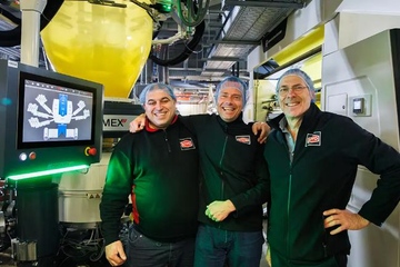 Freuen sich über die neue Anlage: Mitarbeiter des Unternehmens aus Volendam (Foto: Kivo)