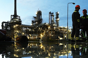 Nahe der VPR Raffinerie in Rotterdam soll die Pyrolyse-Anlage errichtet werden (Foto: Vitol)