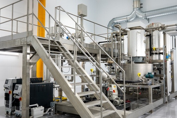 In Betrieb: Versuchsanlage für lebensmitteltaugliches Folienrecycling (Foto: Coveris)