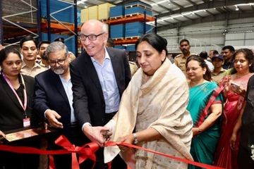 Bei der Eröffnung in Baramati: Der österreichische Botschafter Robert Zischg mit der indischen Staatsministerin der Region Maharashtra, Sunetra Ajit Pawar (Foto: Getzner)