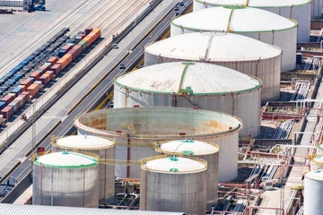 Naphtha: Versorgungsengpässe belasten die petrochemische Industrie auch in Asien  (Foto: Pexels/Diesgo F. Parra)