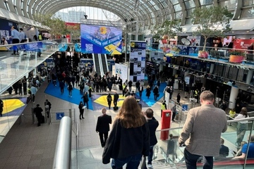 Andrang: Publikum am Eröffnungstag der „interpack“ (Foto: KI)