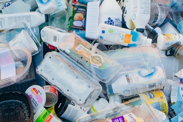 Die Umsetzung der europäischen Verpackungsverordnung in deutsches Recht kommt voran (Foto: Smarterpix/ibrester)