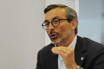 Trotzt dem Gegenwind: Röchling-CEO Raphael Wolfram (Foto: KI)