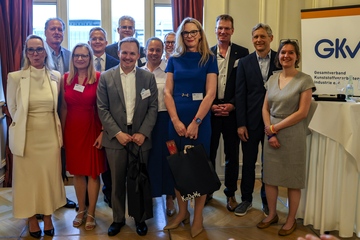 Gruppenbild zum Abschied: mit Helen Fürst und Oliver Möllenstädt vorne in der Mitte (Foto: GKV/Sebastian Semmer)