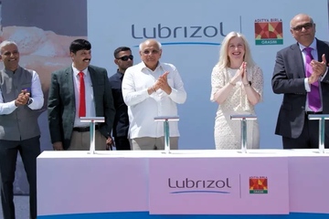 Freude bei der Eröffnung: Unternehmensvertreter von Lubrizol und Grasim Industries (Foto: Lubrizol)