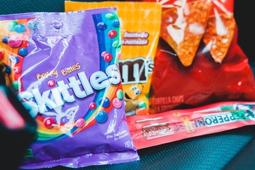 Anwendungsbereich für flexible Verpackungen: Süßwaren und Snacks (Foto: Pexels/Erik Mclean)