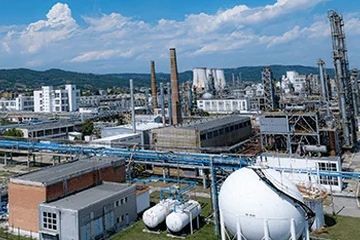 Im rumänischen Ramnicu Valcea produziert Chimcomplex Polyether-Polyole (Foto: Chimcomplex)