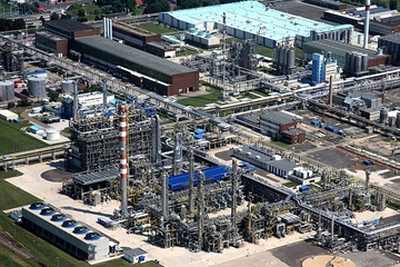 Polymer-Anlagen in Tiszaújváros: Die Reparaturen am größeren Cracker dürften noch einige Zeit dauern (Foto: Mol)