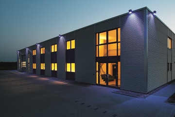 Industrie kann elegant: Verwaltungsgebäude in Ahlhorn (Foto: Dr. Dietrich Müller)
