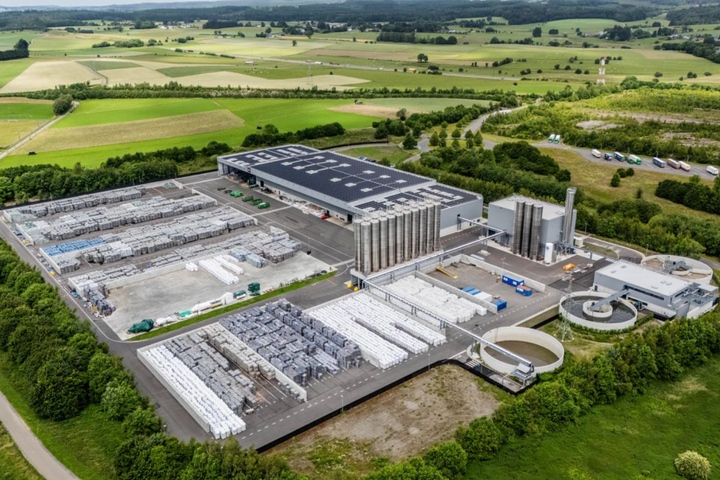 Aus der Vogelperspektive: das Werk im belgischen Neufchâteau (Foto: Morssinkhof Rymoplast)