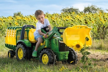 Heile Welt: Kinderspiel auf einem Traktor aus Neustadt (Foto: Franz Schneider)