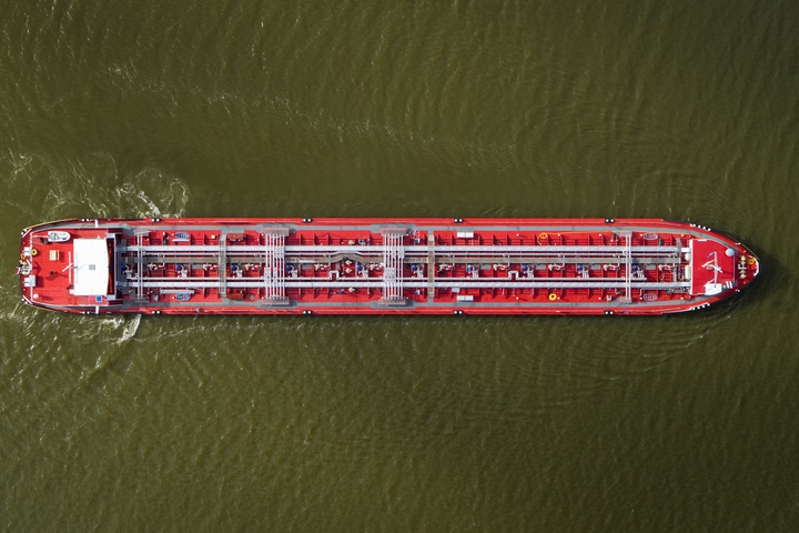 Selbst das Flachwasserschiff „Stolt Ludwigshafen“ – 2023 in Dienst gestellt – könnte Kaub derzeit wohl nur noch unbeladen passieren (Foto: BASF)