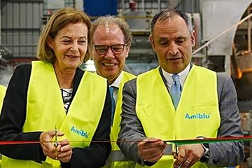 Bei der Einweihung des Erweiterungsbaus in Marokko: Aufsichtsratsmitglied  Jean Davet (Mitte), die österreichische Botschafterin Anna Jankovic und Marokkos Minister für Industrie und Handel Ryad Mezzour (Foto: Amiblu)