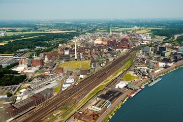 Chemiewerk in Krefeld-Uerdingen: Hier produziert Lanxess auch Adipinsäure (Foto: Lanxess)