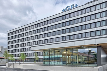Ein klein wenig westlich vom Bodensee: die Zentrale in Schaffhausen (Foto: Georg Fischer)
