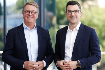 Künftig Partner: Billion-Eigner und CEO Korbinian Kiesl (links) mit Engel-Chef Stefan Engleder (Foto: Engel)