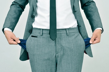 Leere Taschen: Die Zahl der Großinsolvenzen verharrt auf hohem Niveau (Foto: Smarterpix/nito103)