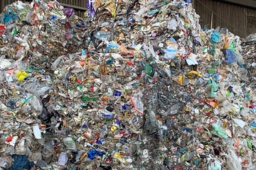 Die VDI 4095 betrachtet den gesamten Kunststoffkreislauf – von Produktdesign und Nutzung über Sammlung und Sortierung bis zum Recycling (Foto: KI)