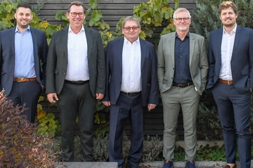 Das Führungsteam: Timo Fickenscher, Oliver Gratzel, Thomas Fickenscher, Gerhard Laubmann und Jonas Laubmann (v.li.; Foto: Gealan)