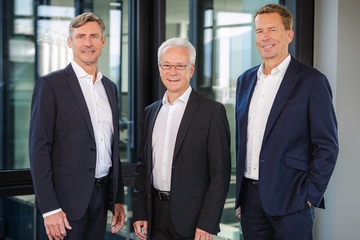 Thomas Piwowarsky, Hans Bresele und Dr. Andreas S. Gasse (v.li.; Foto: Bernd Martin/allfogroup)