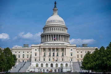 Das Ergebnis der im November angesetzten Zwischenwahlen in den USA könnte eine wesentliche Rolle in der Umsetzung der Gesetzesvorschläge spielen (Foto: Pexels/Guohua Song)
