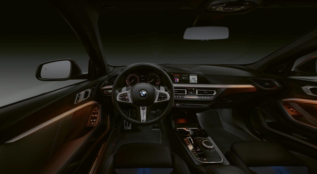 Mocom: PC und PP für optisch anspruchsvollen Fahrzeuginnenraum