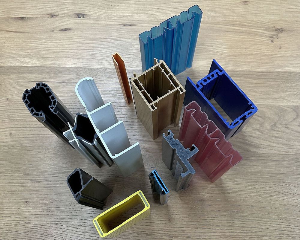 SLS fertigt Massiv-, Hohlkammer-, Bau- und Sonderprofile, oft auch realisiert in der Mehrkomponenten-Co- und Post-Co-Extrusion. 